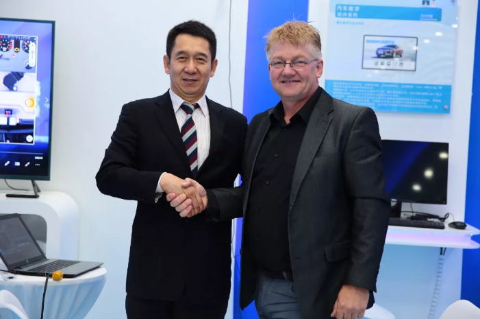 產教融合與汽車職業(yè)教育發(fā)展暨風向標第十三屆國內外汽車專業(yè)教學經驗交流會隆重舉行 產教融合與汽車職業(yè)教育發(fā)展暨風向標第十三屆國內外汽車專業(yè)教學經驗交流會隆重舉行