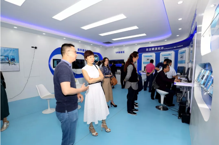 產教融合與汽車職業(yè)教育發(fā)展暨風向標第十三屆國內外汽車專業(yè)教學經驗交流會隆重舉行 產教融合與汽車職業(yè)教育發(fā)展暨風向標第十三屆國內外汽車專業(yè)教學經驗交流會隆重舉行