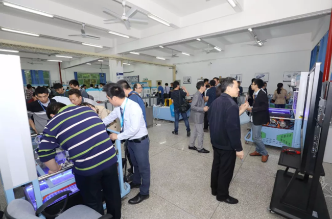 產教融合與汽車職業(yè)教育發(fā)展暨風向標第十三屆國內外汽車專業(yè)教學經驗交流會隆重舉行 產教融合與汽車職業(yè)教育發(fā)展暨風向標第十三屆國內外汽車專業(yè)教學經驗交流會隆重舉行