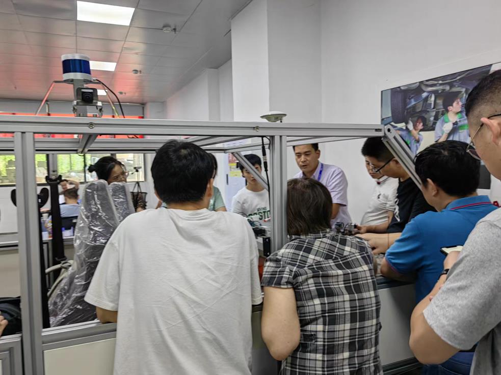 深圳風(fēng)向標(biāo)教育資源股份有限公司 深圳風(fēng)向標(biāo)教育資源股份有限公司