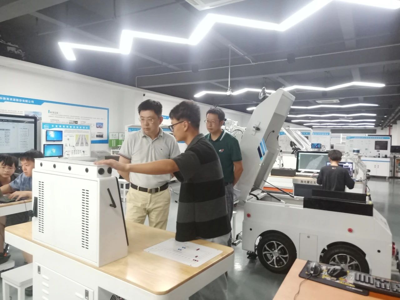 深圳風(fēng)向標(biāo)教育資源股份有限公司 深圳風(fēng)向標(biāo)教育資源股份有限公司