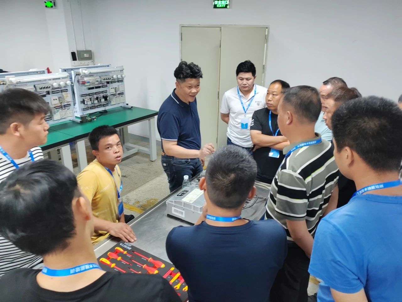 深圳風(fēng)向標(biāo)教育資源股份有限公司 深圳風(fēng)向標(biāo)教育資源股份有限公司