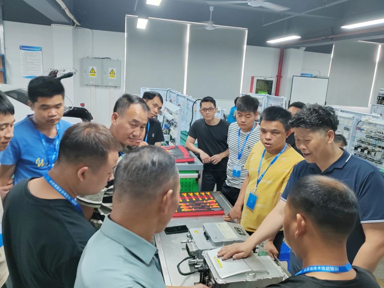 深圳風(fēng)向標(biāo)教育資源股份有限公司 深圳風(fēng)向標(biāo)教育資源股份有限公司