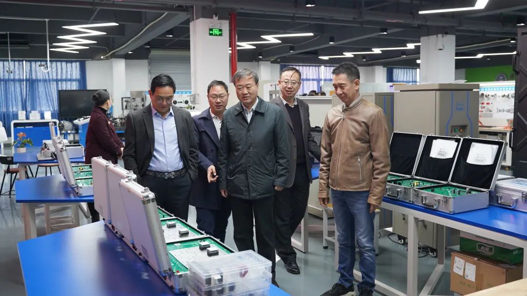 深圳風(fēng)向標(biāo)教育資源股份有限公司 深圳風(fēng)向標(biāo)教育資源股份有限公司